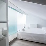 Mansarda In Centro - Relax A Due Passi Dal Maggiore アパート ルイーノ