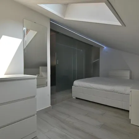 Apartment Mansarda In Centro - Luxury Luino