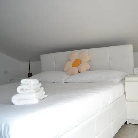Apartment Mansarda In Centro - Luxury