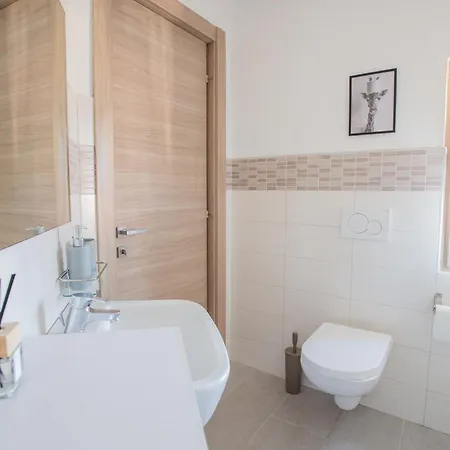 Mansarda In Centro - Relax A Due Passi Dal Maggiore Appartement *