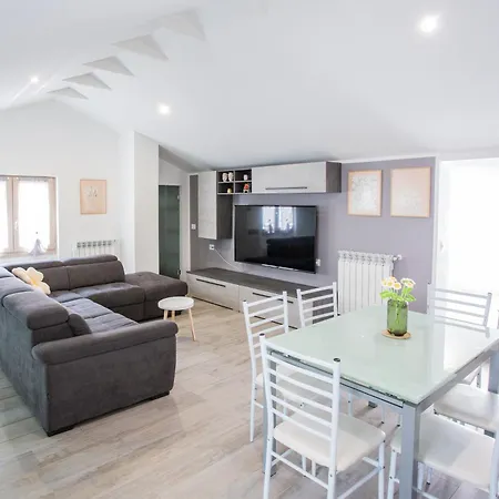 Mansarda In Centro - Relax A Due Passi Dal Maggiore