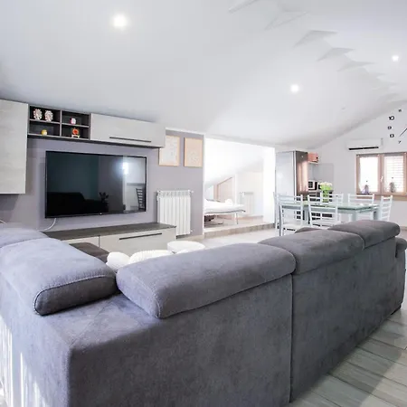 Mansarda In Centro - Luxury Apartment Luino