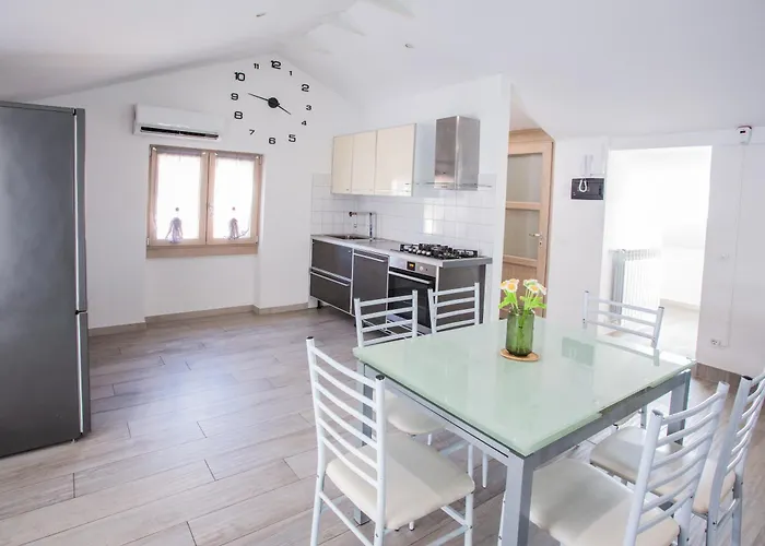 Mansarda In Centro - Relax A Due Passi Dal Maggiore * Luino